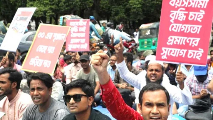 সরকারি চাকরিতে প্রবেশের বয়স বাড়ছে সরকারি চাকরিতে প্রবেশের বয়স বাড়ছে