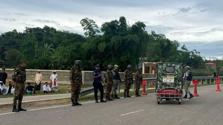 দেশজুড়ে যৌথ বাহিনীর অভিযানে ৩৮৪ জন গ্রেপ্তার দেশজুড়ে যৌথ বাহিনীর অভিযানে ৩৮৪ জন গ্রেপ্তার