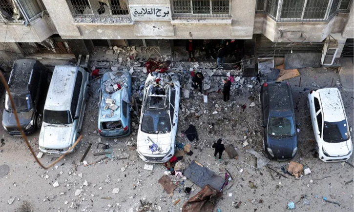 গাজাজুড়ে ইসরাইলের ব্যাপক হামলায় নারী-শিশুসহ নিহত ৩১